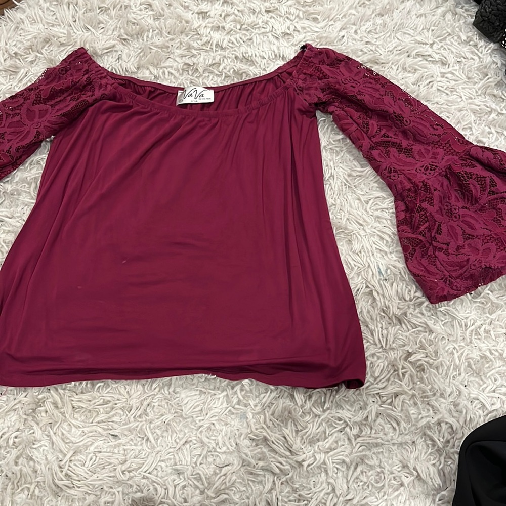 Va va top with lace sleeves